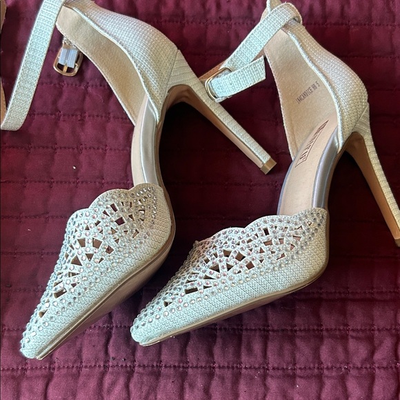 Nine West Cream Lace Heels - Picture 8 of 11